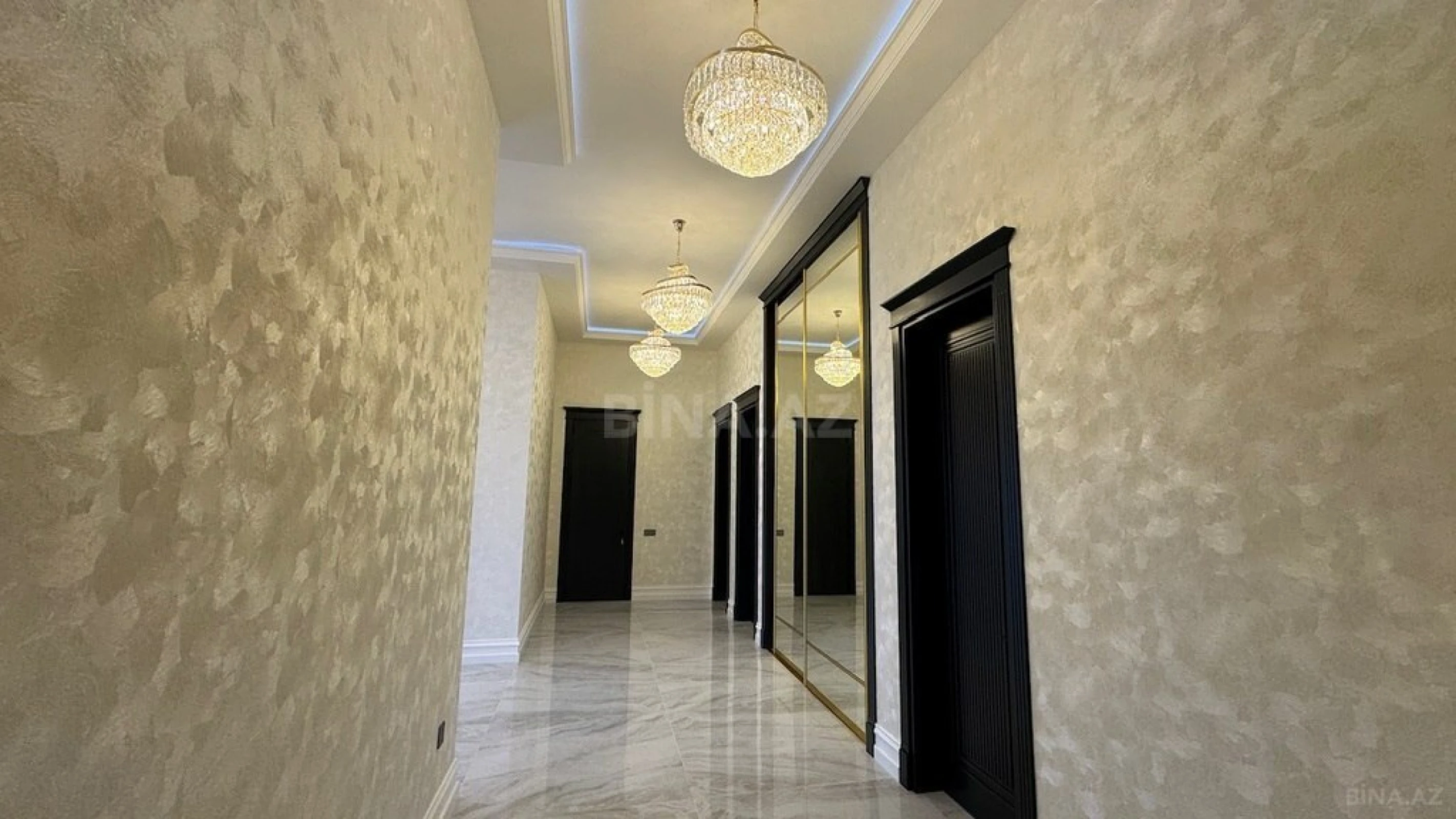 Satılır 5 otaqlı həyət evi 280 m²