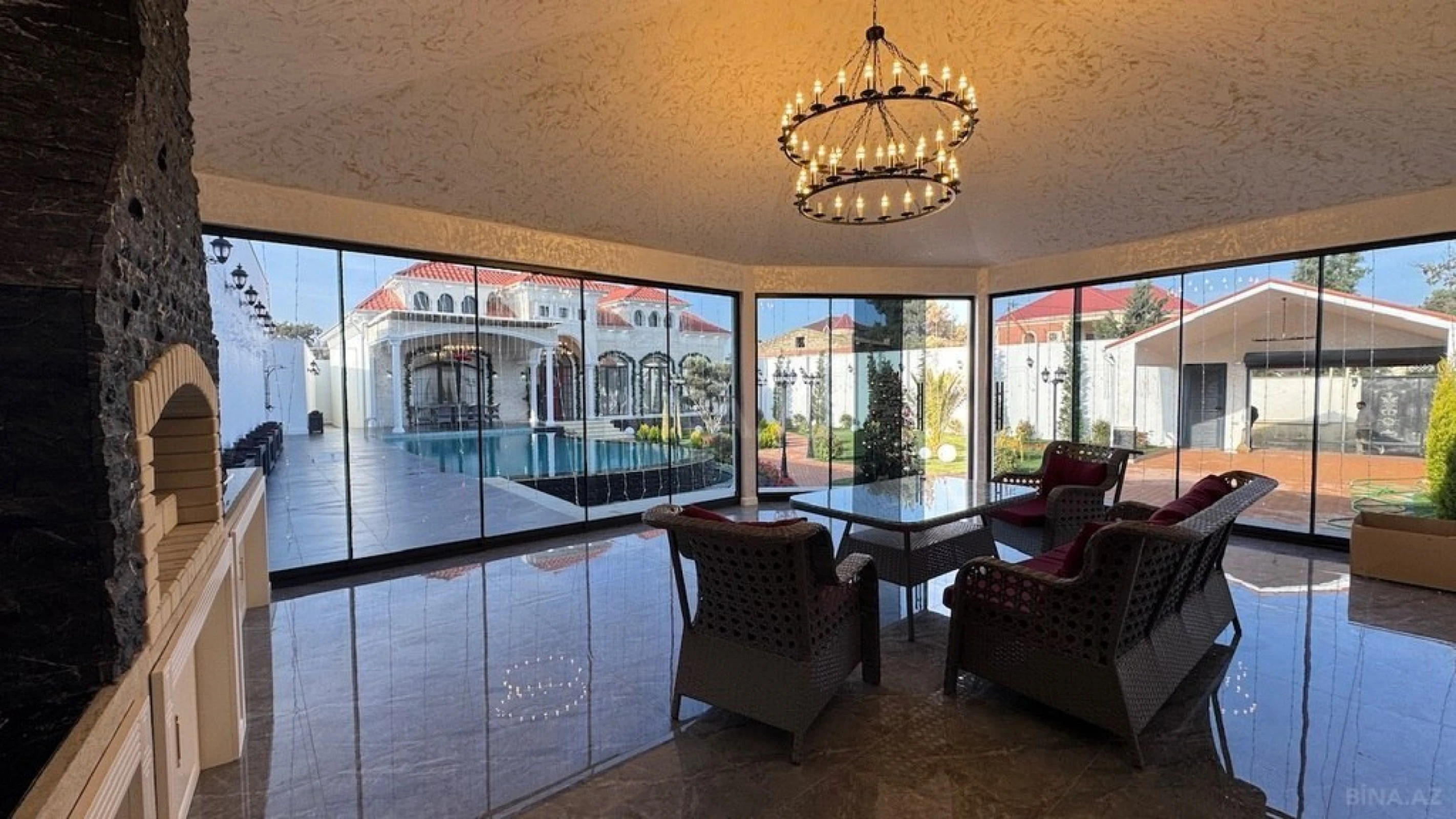 Satılır 5 otaqlı həyət evi 280 m²