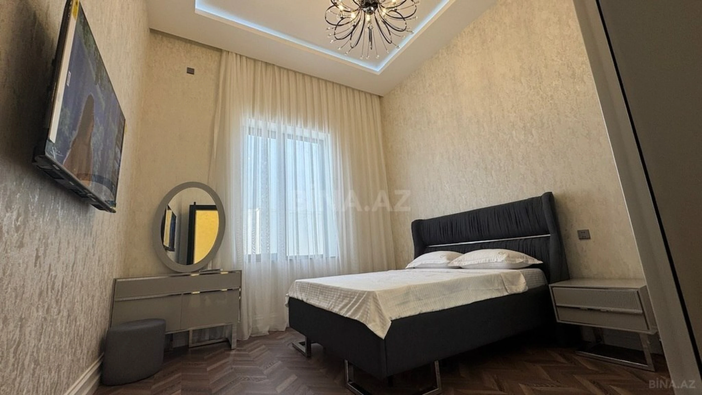 Satılır 5 otaqlı həyət evi 280 m²