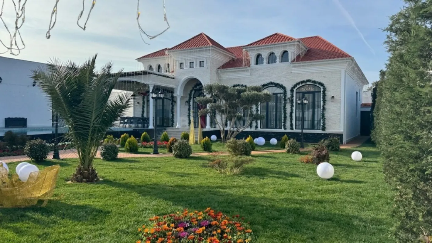 Satılır 5 otaqlı həyət evi 280 m²