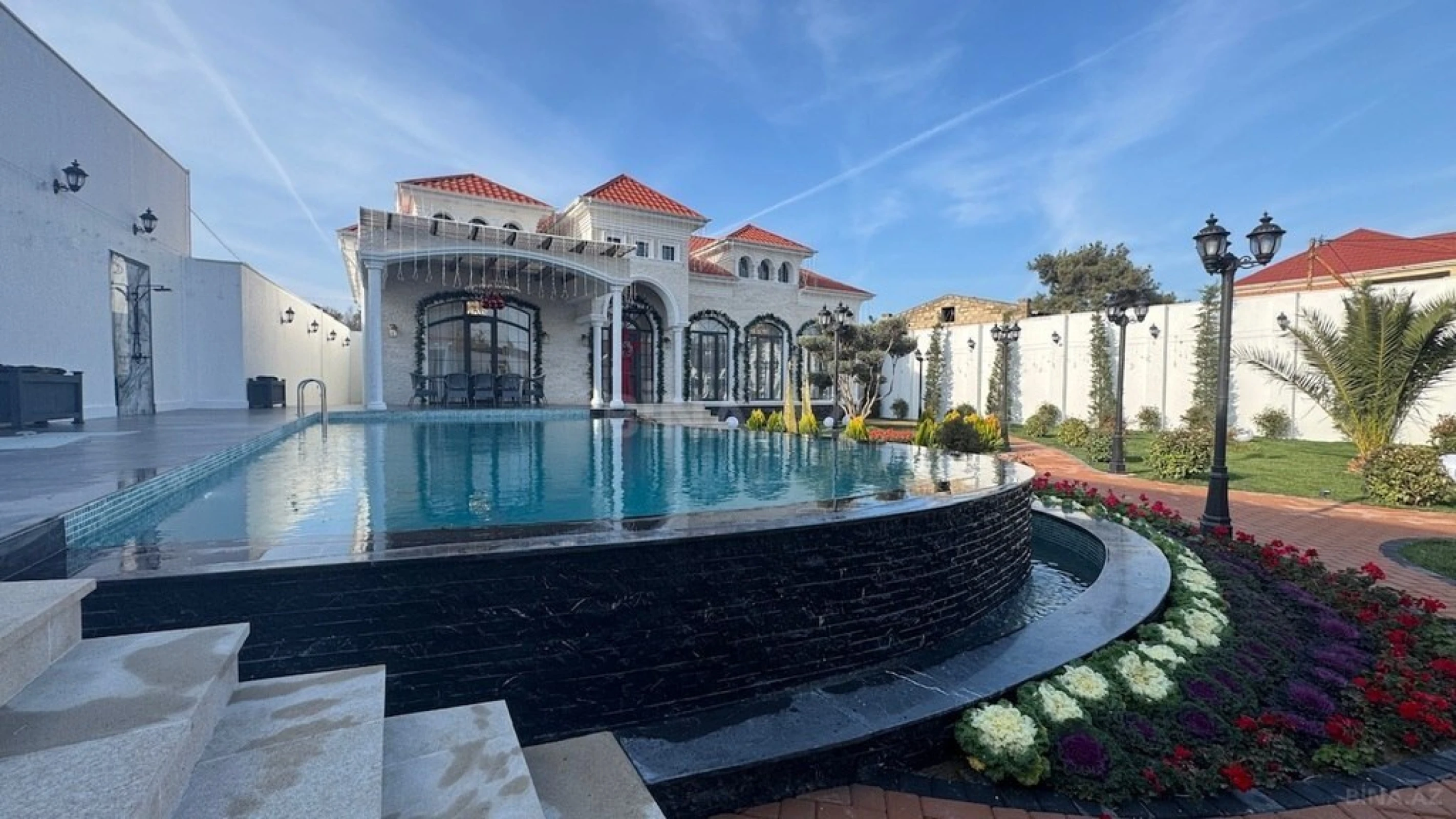 Satılır 5 otaqlı həyət evi 280 m²