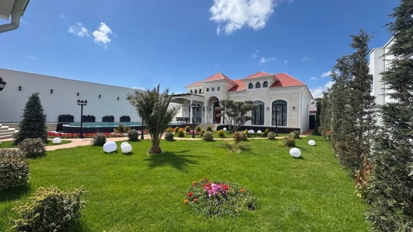 Satılır 5 otaqlı həyət evi 280 m²