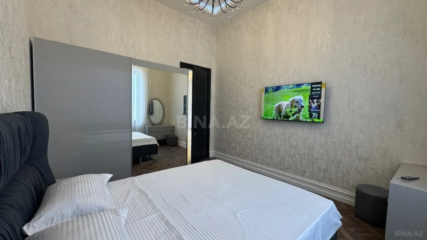 Satılır 5 otaqlı həyət evi 280 m²