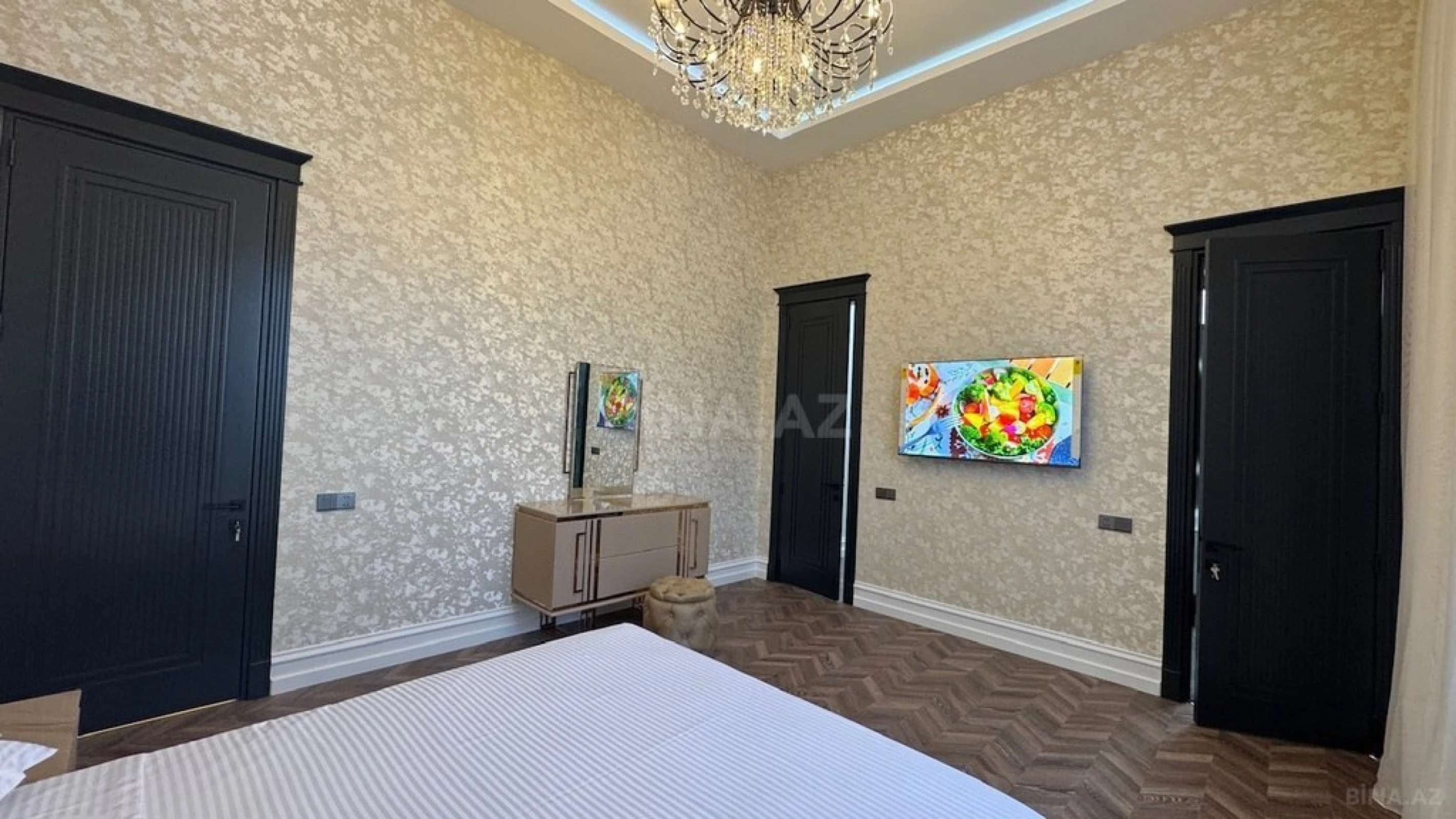 Satılır 5 otaqlı həyət evi 280 m²