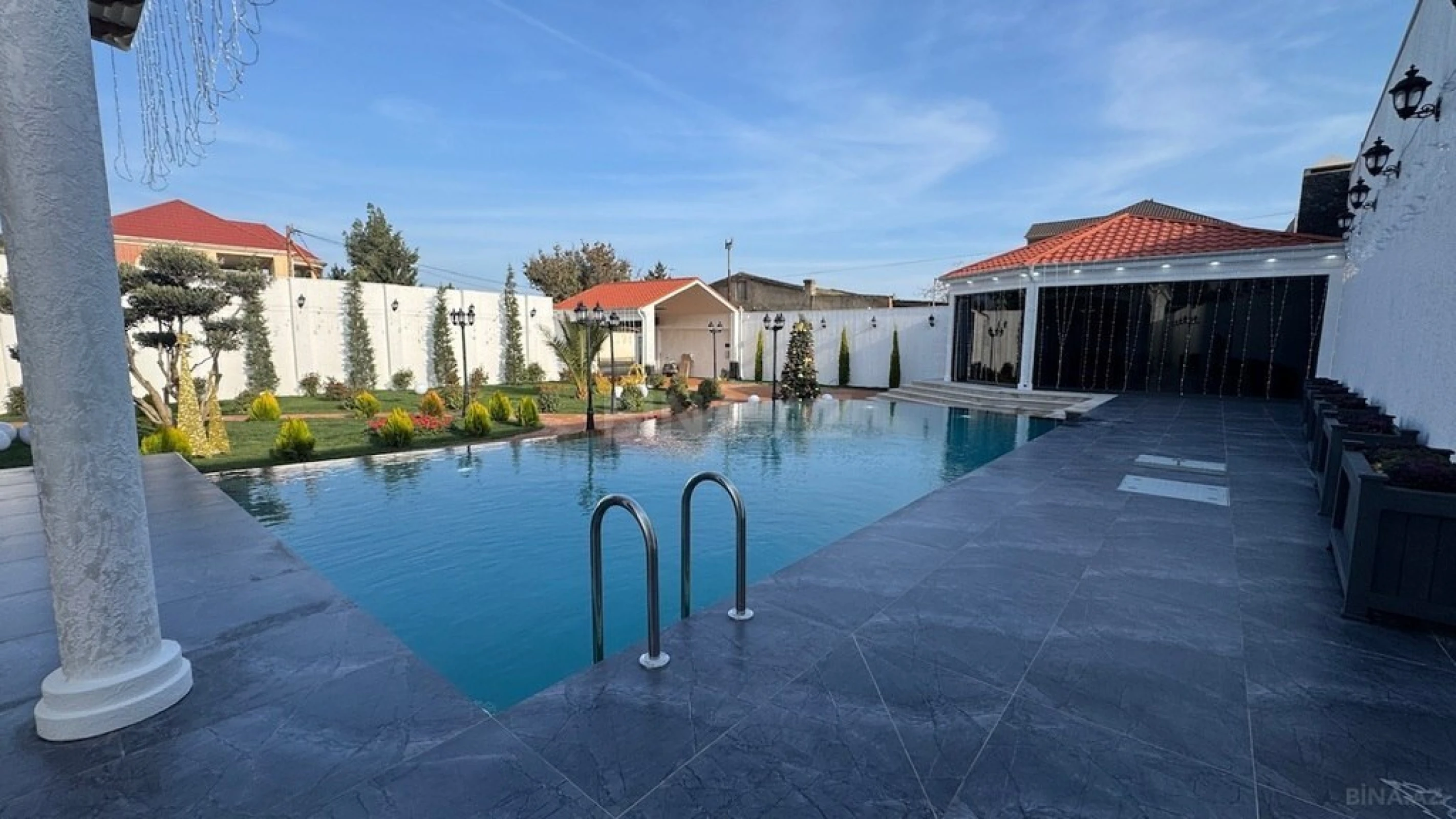 Satılır 5 otaqlı həyət evi 280 m²