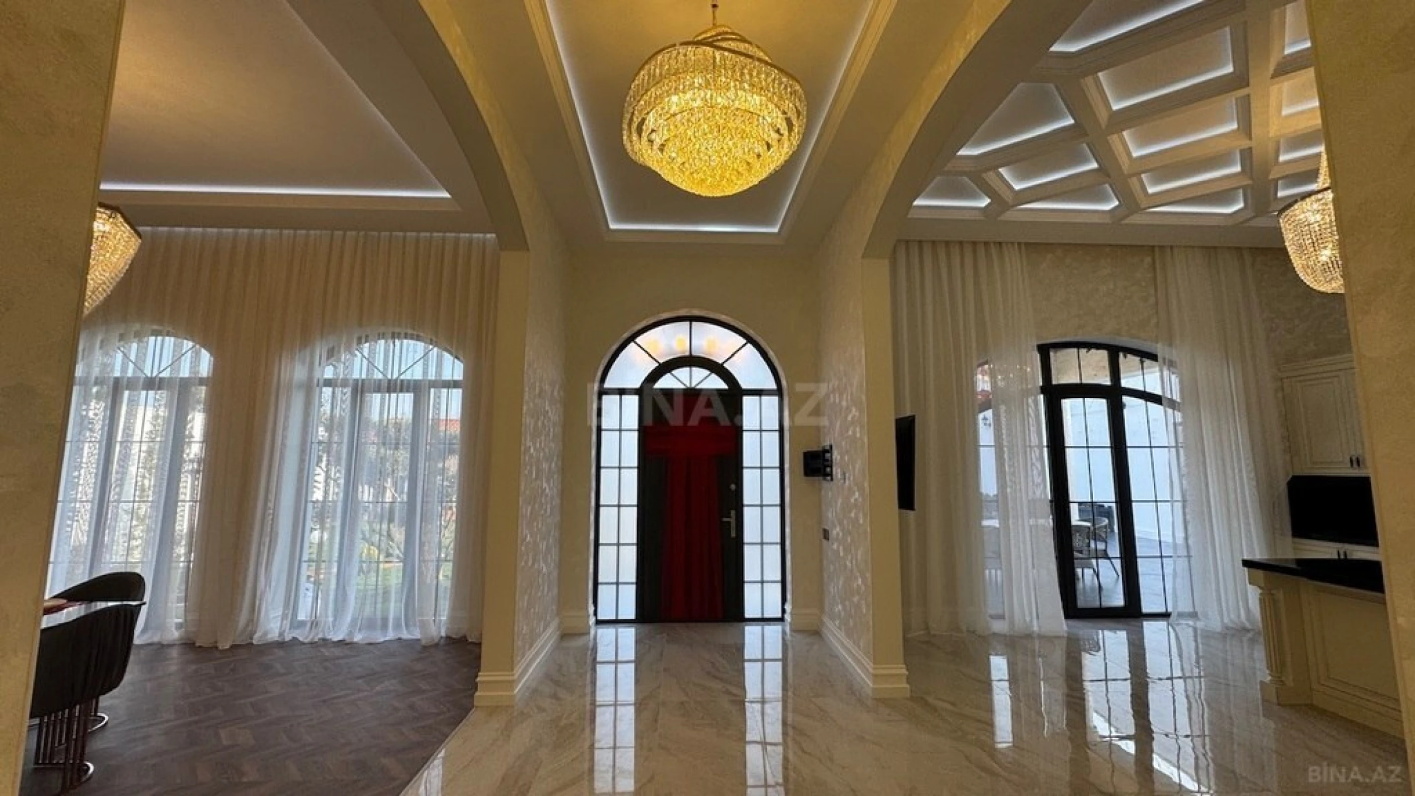 Satılır 5 otaqlı həyət evi 280 m²