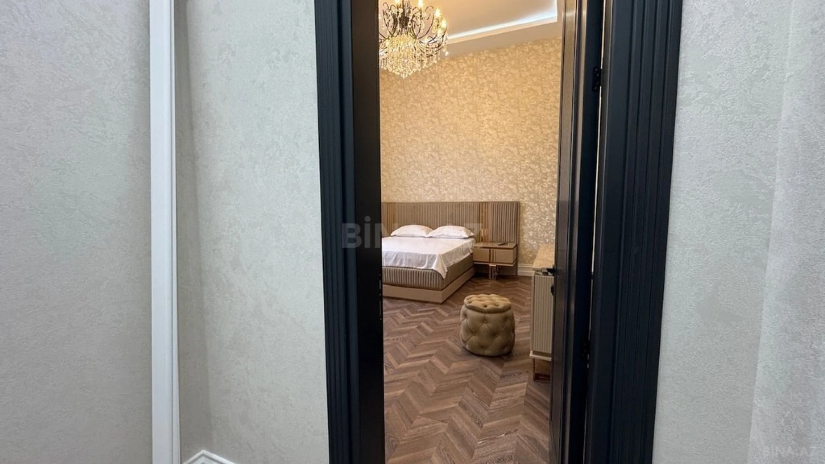 Satılır 5 otaqlı həyət evi 280 m²