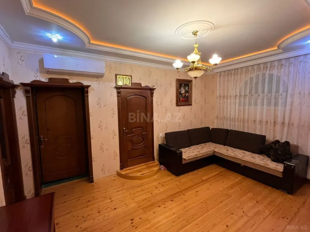 Satılır 8 otaqlı həyət evi 450 m²