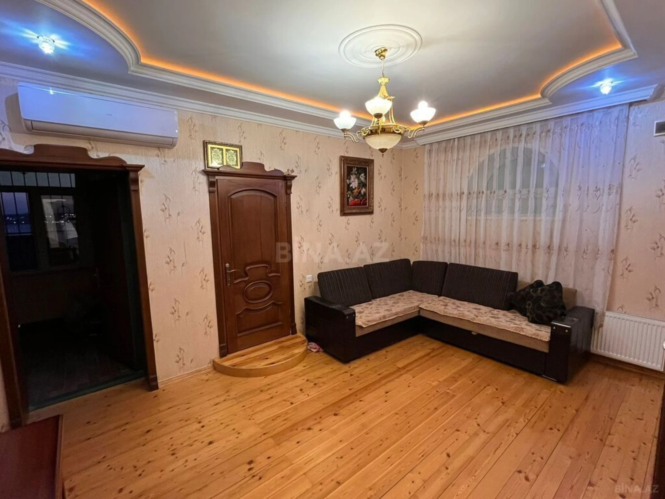 Satılır 8 otaqlı həyət evi 450 m²