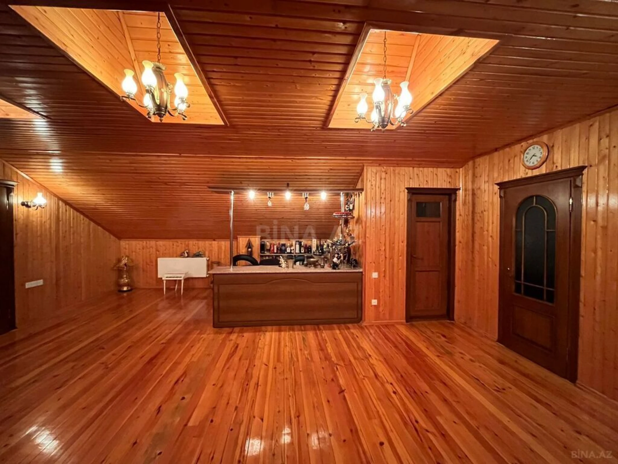 Satılır 8 otaqlı həyət evi 450 m²