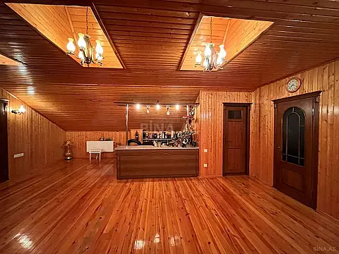 Satılır 8 otaqlı həyət evi 450 m²