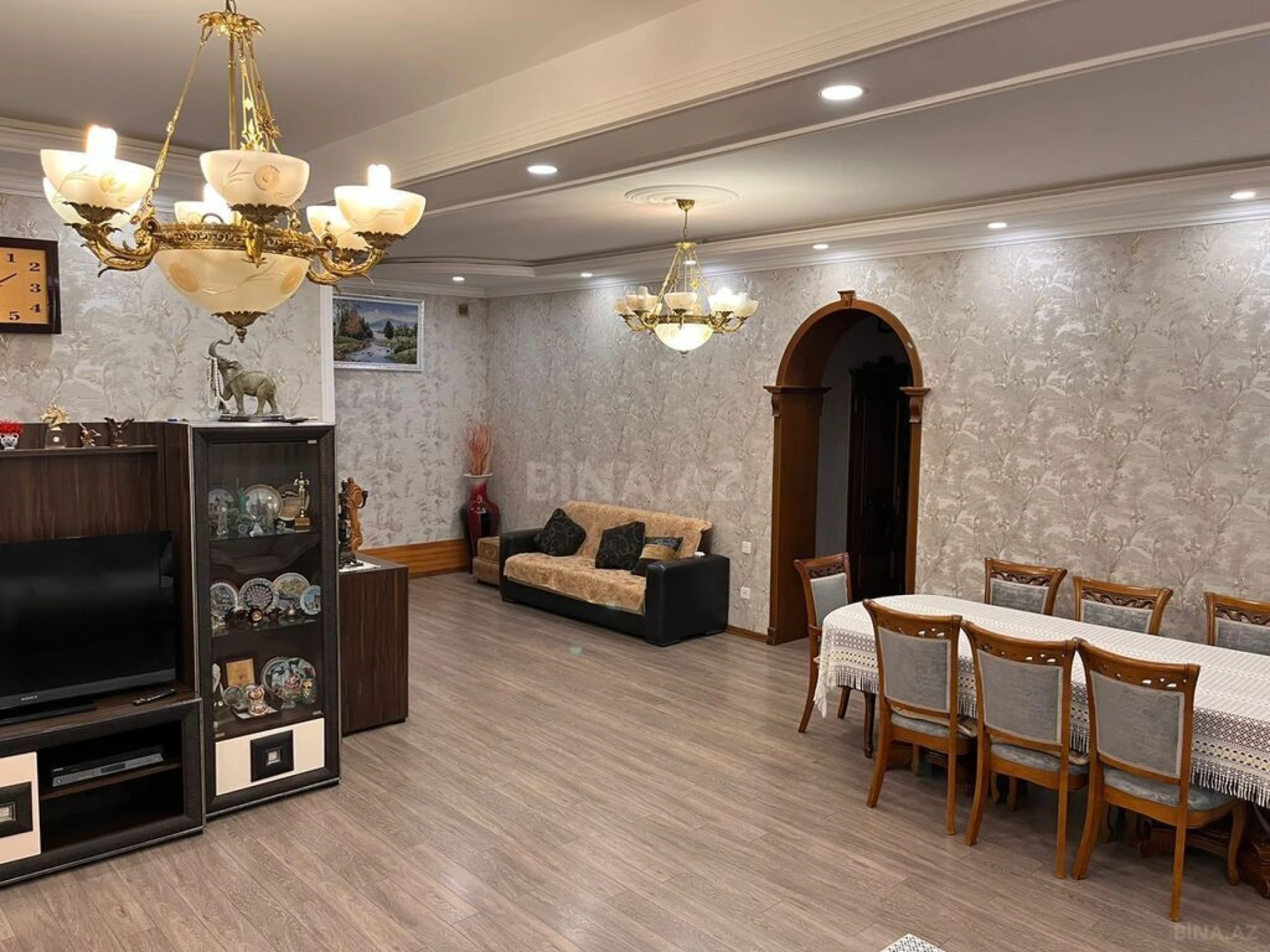 Satılır 8 otaqlı həyət evi 450 m²