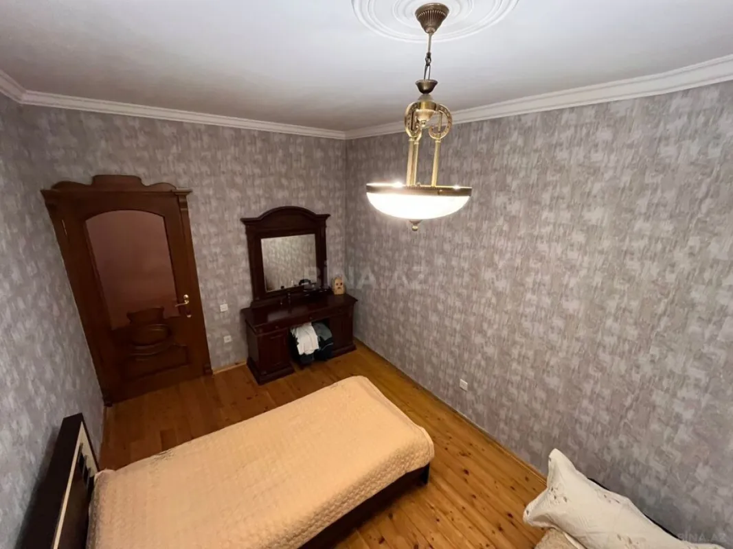 Satılır 8 otaqlı həyət evi 450 m²