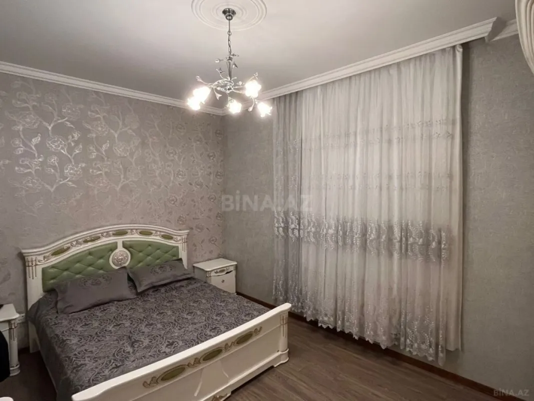 Satılır 8 otaqlı həyət evi 450 m²