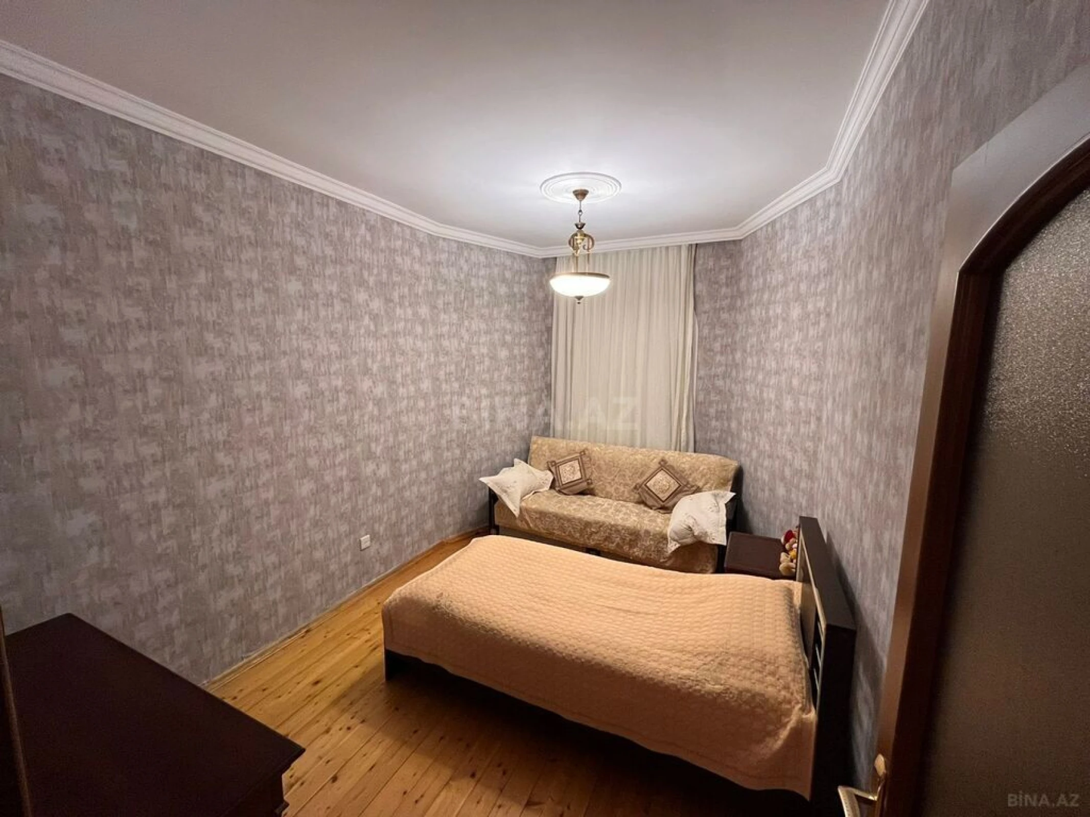 Satılır 8 otaqlı həyət evi 450 m²
