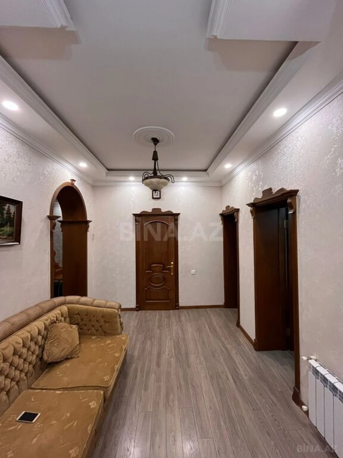 Satılır 8 otaqlı həyət evi 450 m²