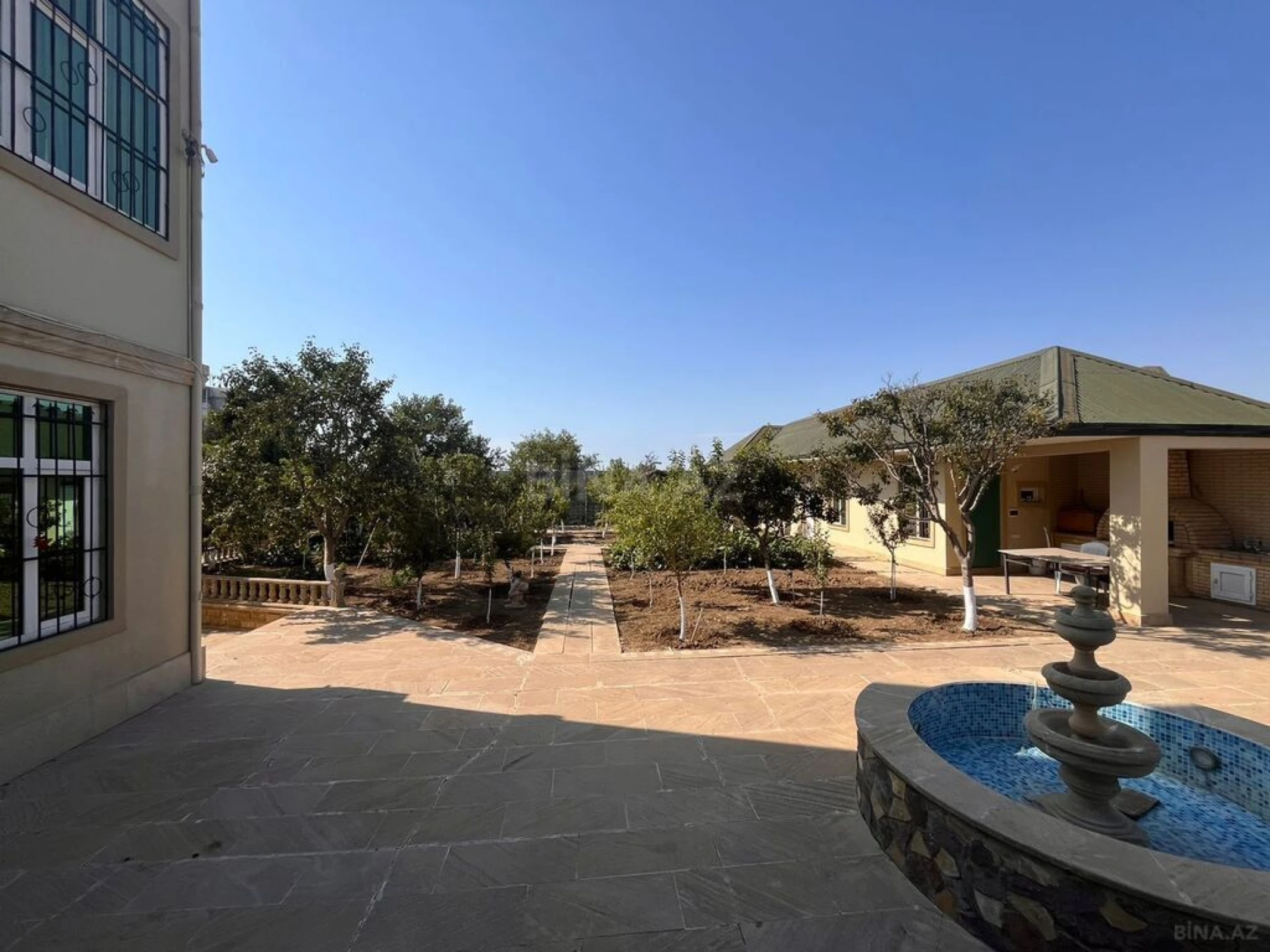 Satılır 8 otaqlı həyət evi 450 m²