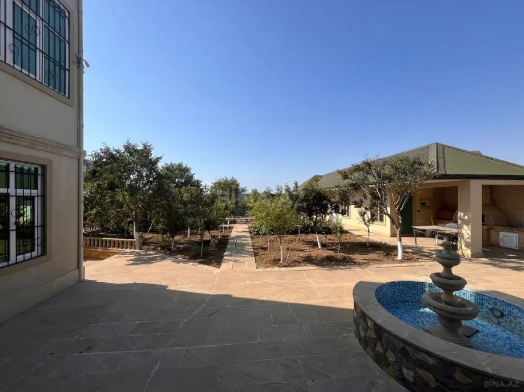 Satılır 8 otaqlı həyət evi 450 m²