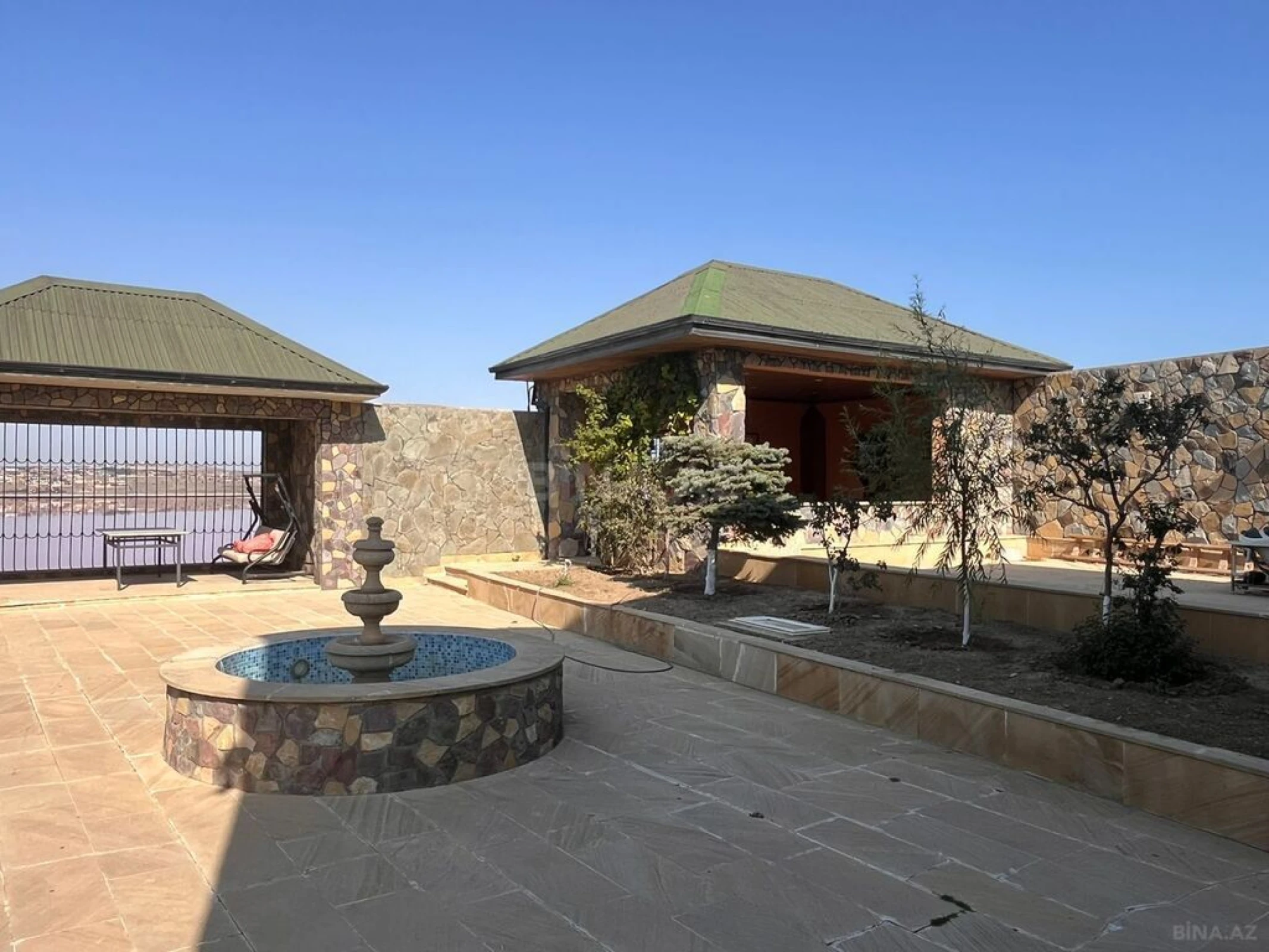 Satılır 8 otaqlı həyət evi 450 m²