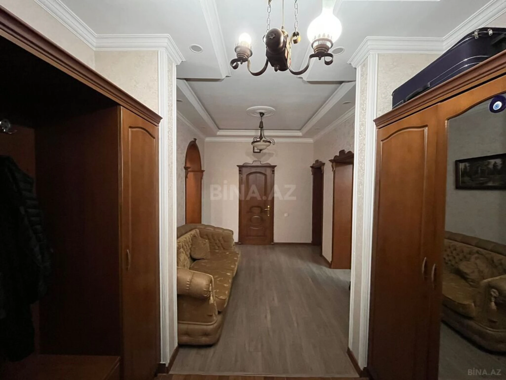 Satılır 8 otaqlı həyət evi 450 m²