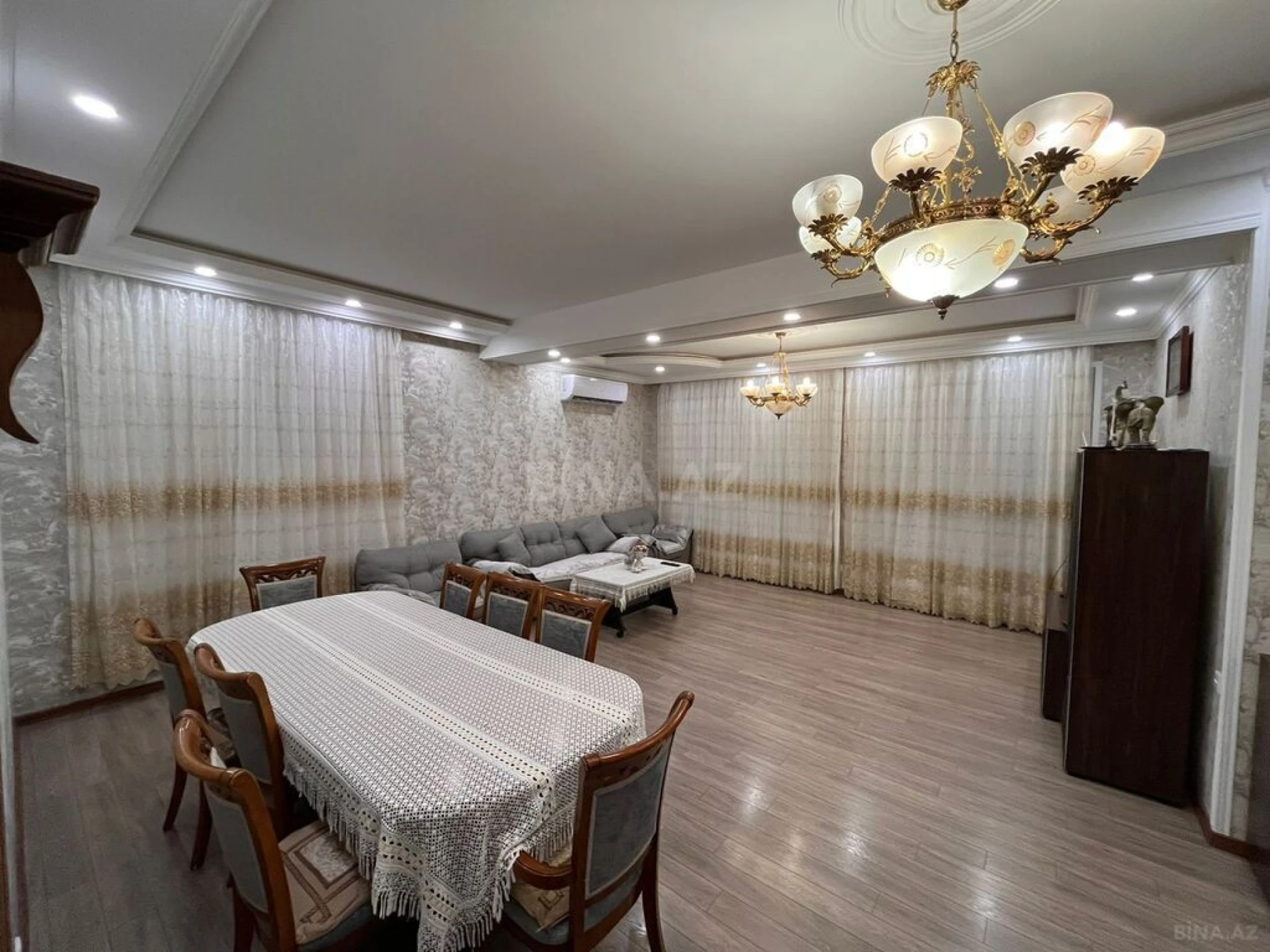Satılır 8 otaqlı həyət evi 450 m²