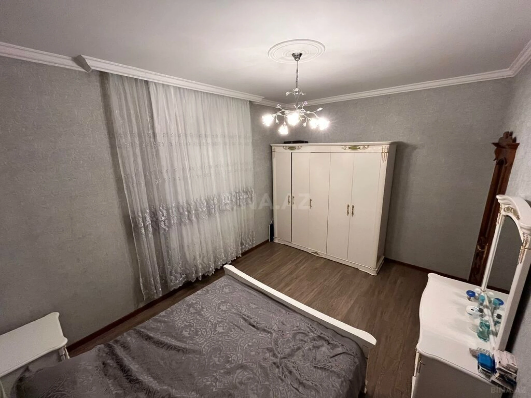 Satılır 8 otaqlı həyət evi 450 m²
