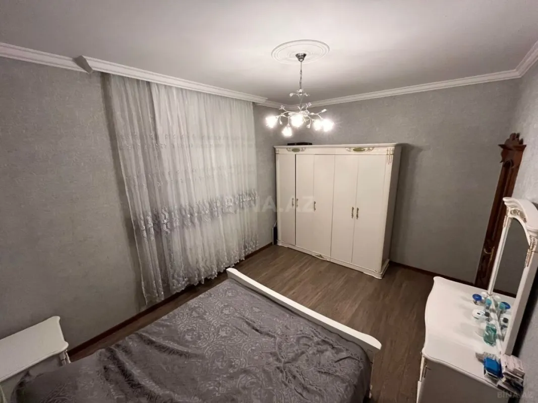 Satılır 8 otaqlı həyət evi 450 m²