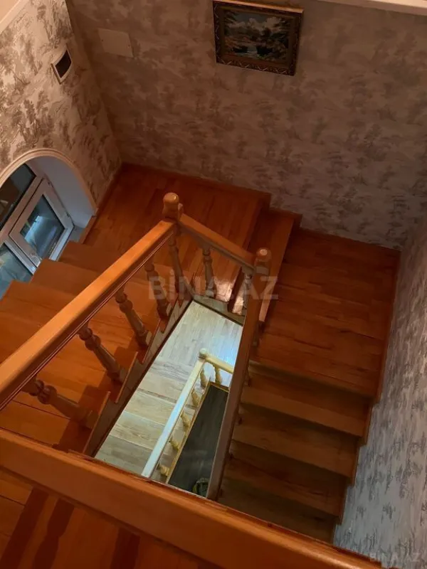 Satılır 8 otaqlı həyət evi 450 m²