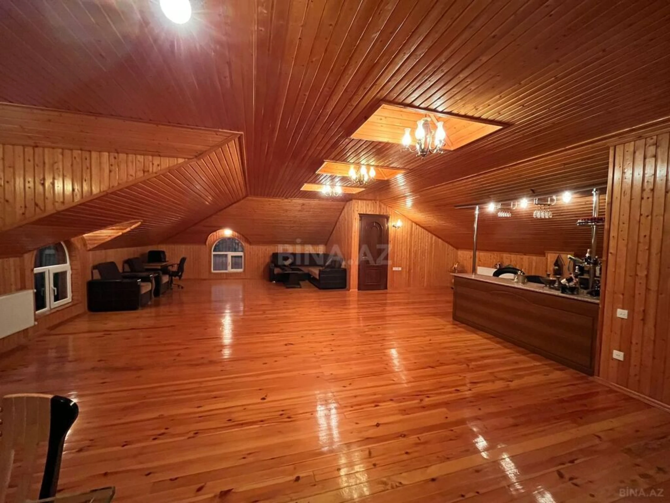 Satılır 8 otaqlı həyət evi 450 m²