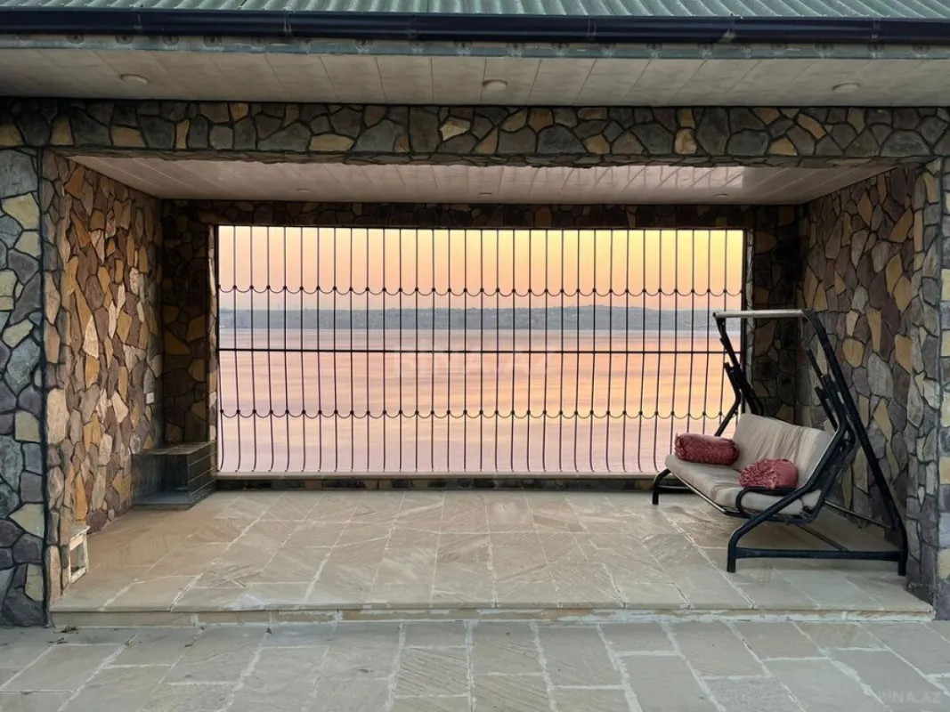 Satılır 8 otaqlı həyət evi 450 m²