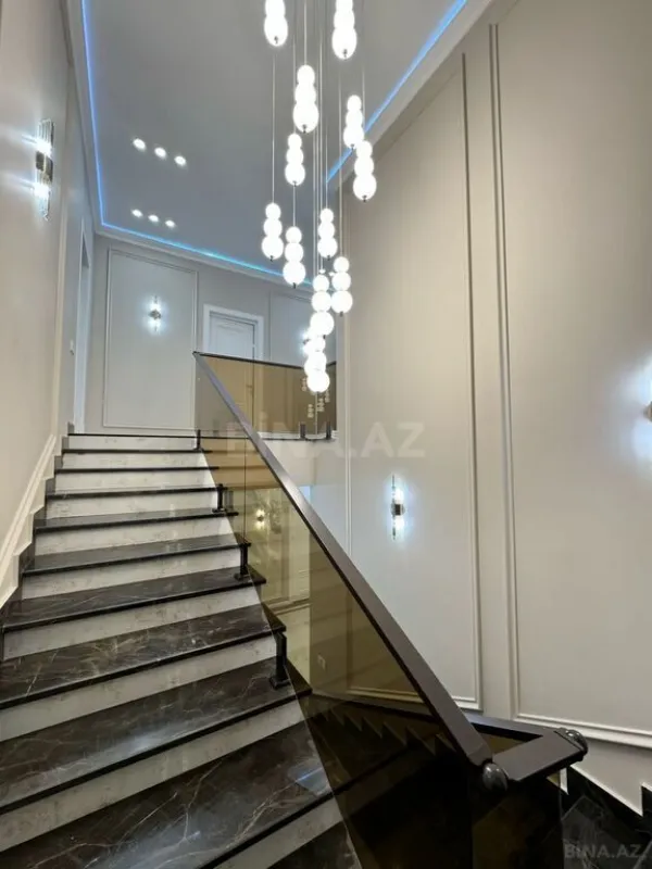 Satılır 7 otaqlı həyət evi 500 m²