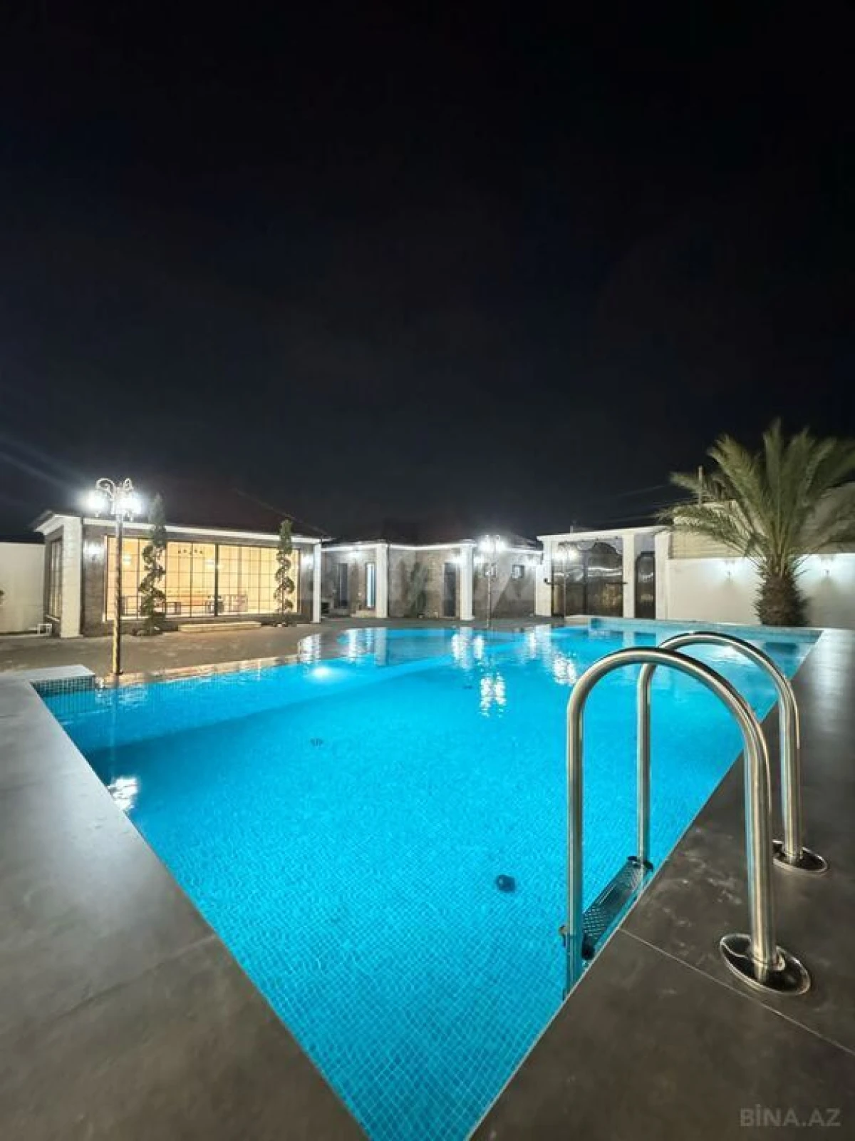 Satılır 7 otaqlı həyət evi 500 m²