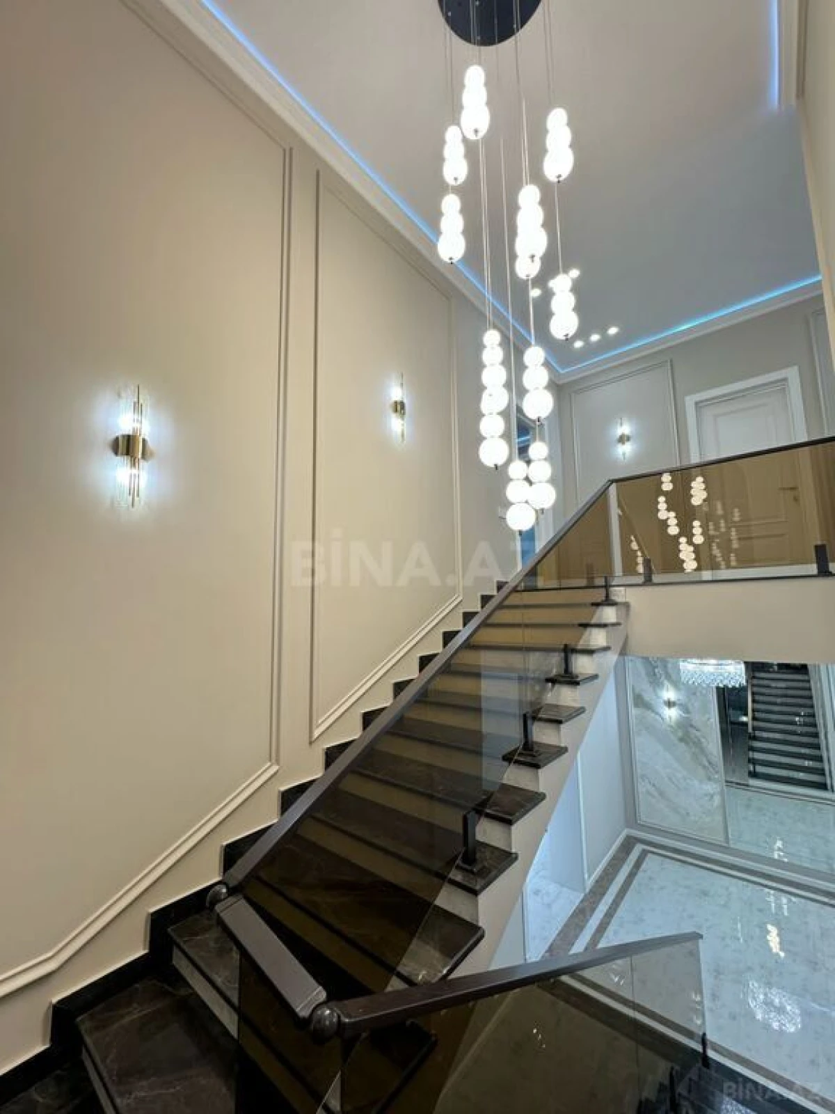 Satılır 7 otaqlı həyət evi 500 m²