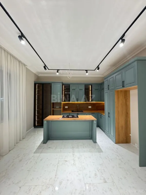 Satılır 7 otaqlı həyət evi 500 m²