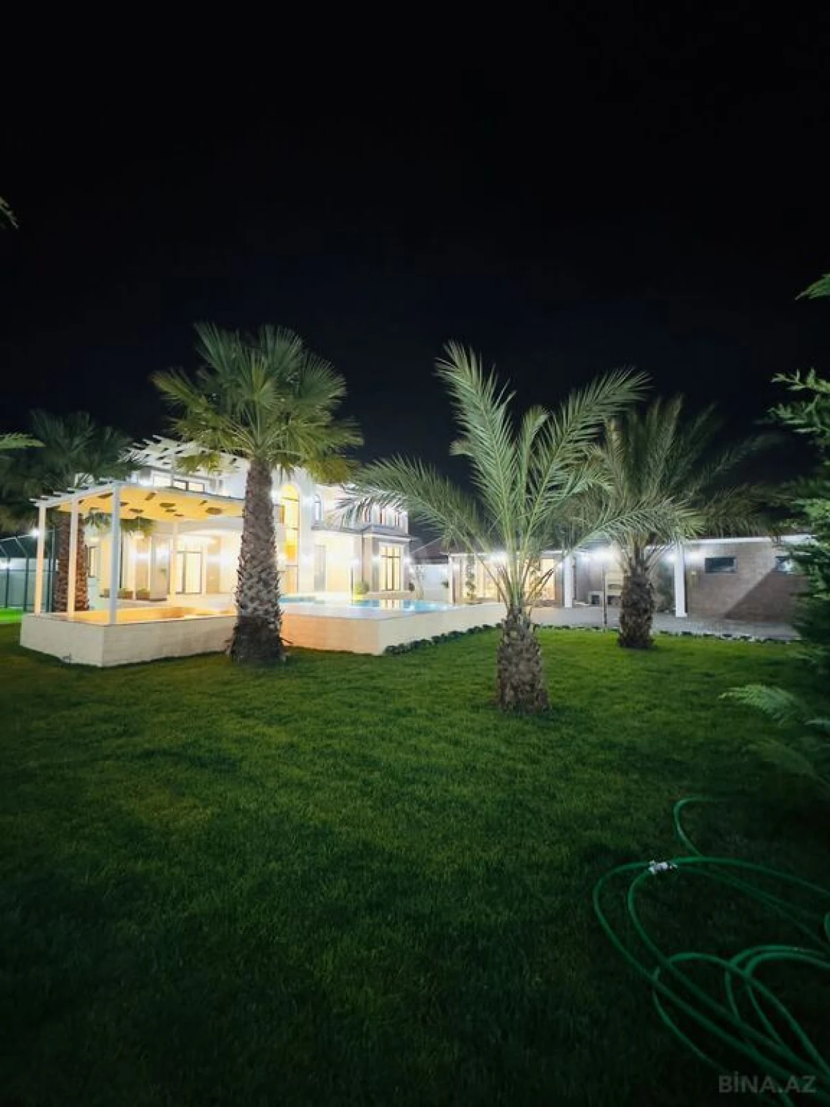 Satılır 7 otaqlı həyət evi 500 m²