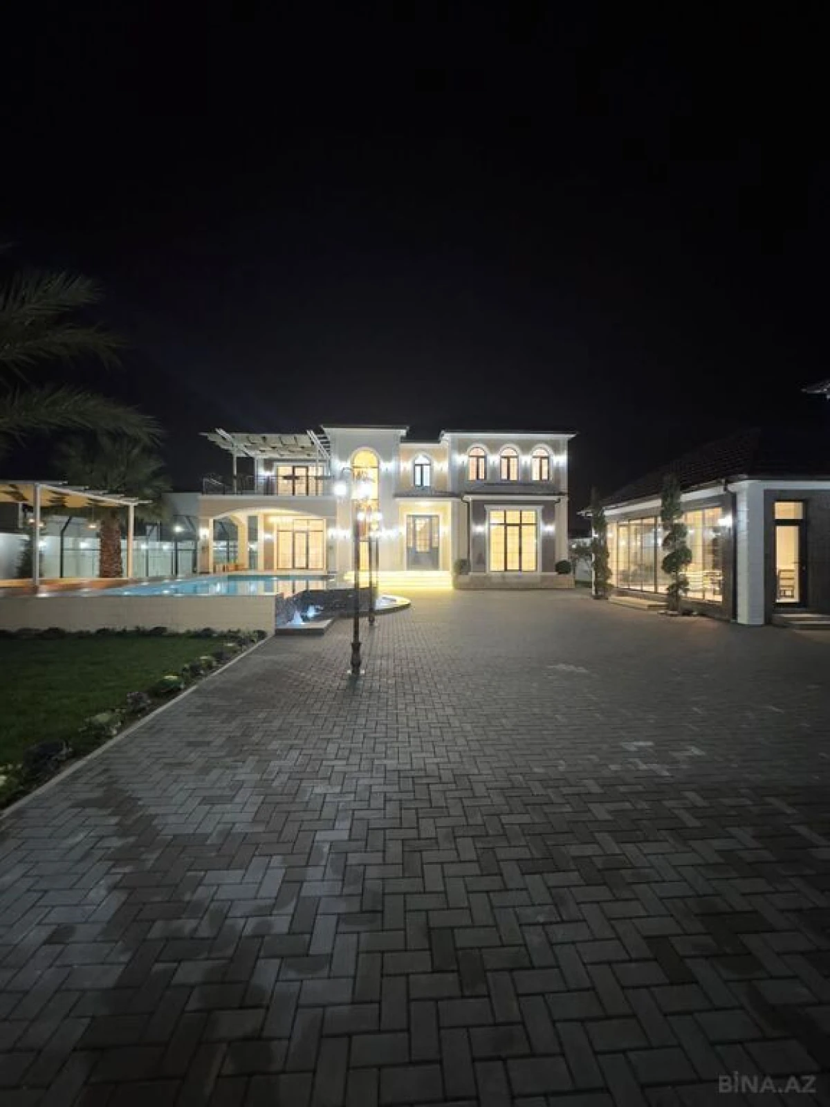 Satılır 7 otaqlı həyət evi 500 m²