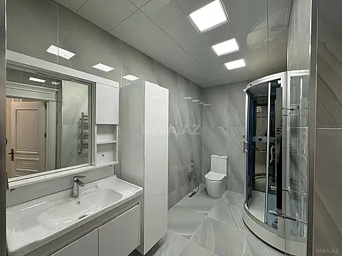 Satılır 4 otaqlı mənzil 215 m²