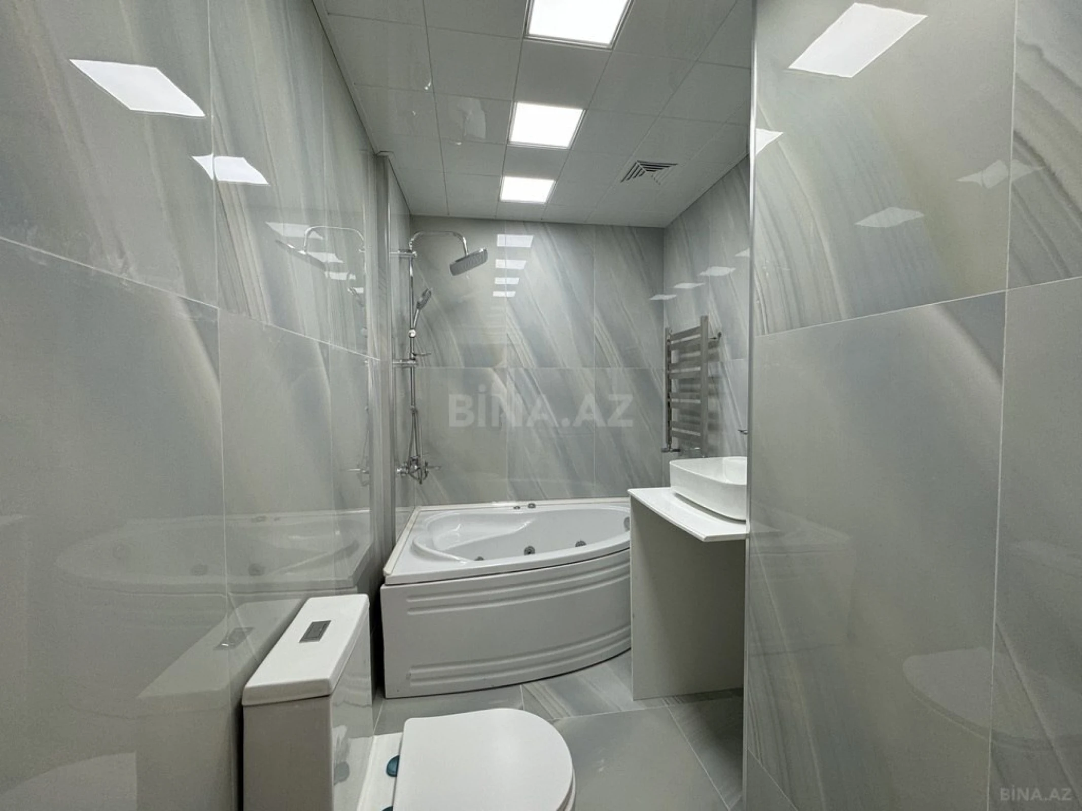 Satılır 4 otaqlı mənzil 215 m²