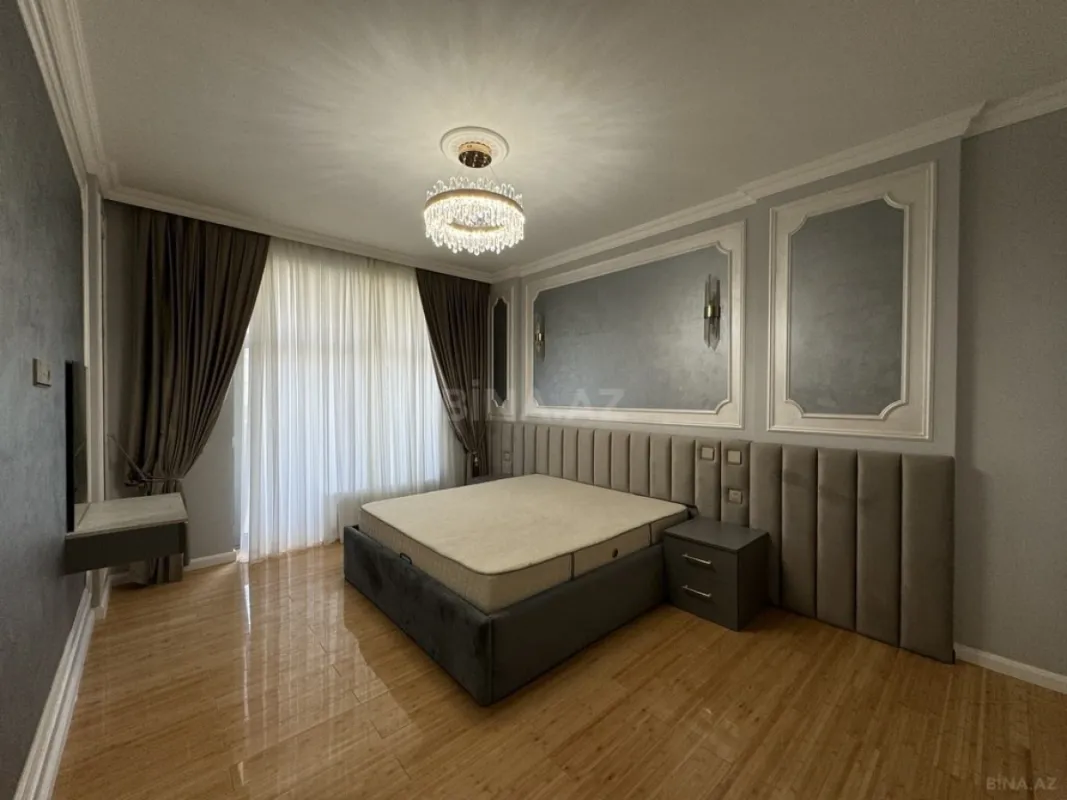 Satılır 4 otaqlı mənzil 215 m²