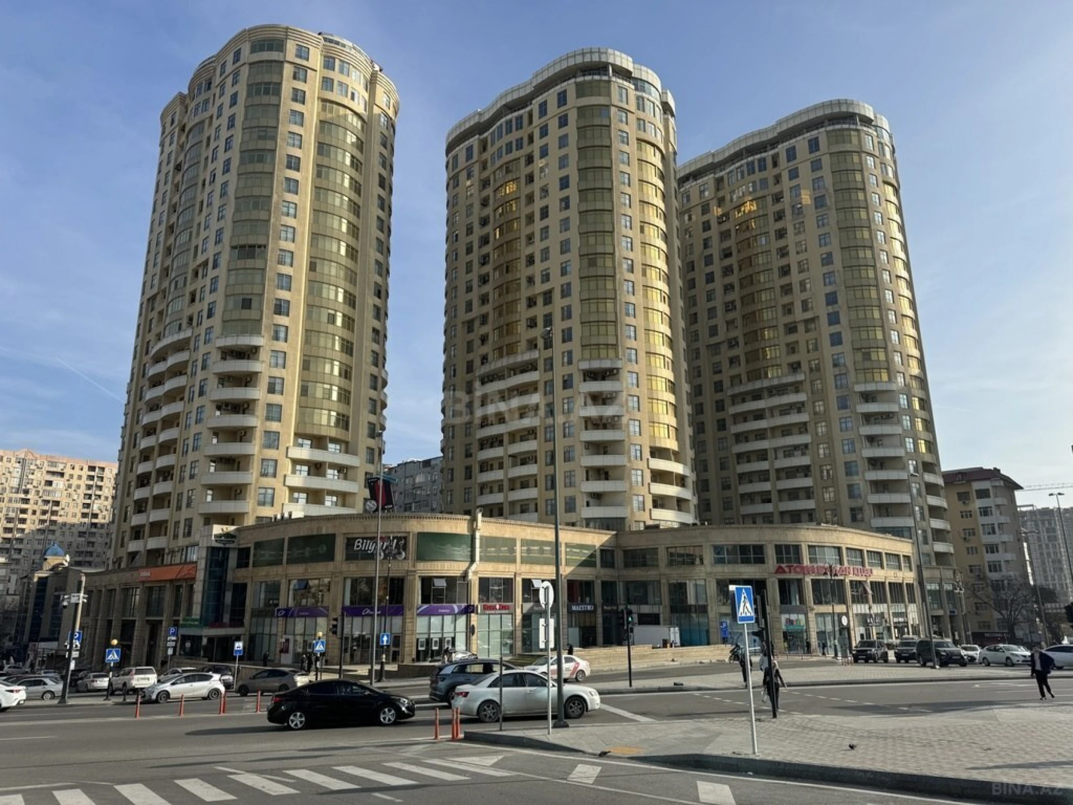 Satılır 4 otaqlı mənzil 215 m²