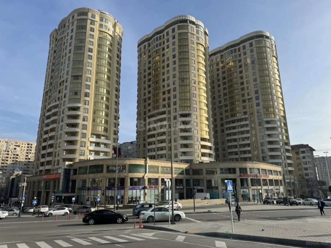 Satılır 4 otaqlı mənzil 215 m²