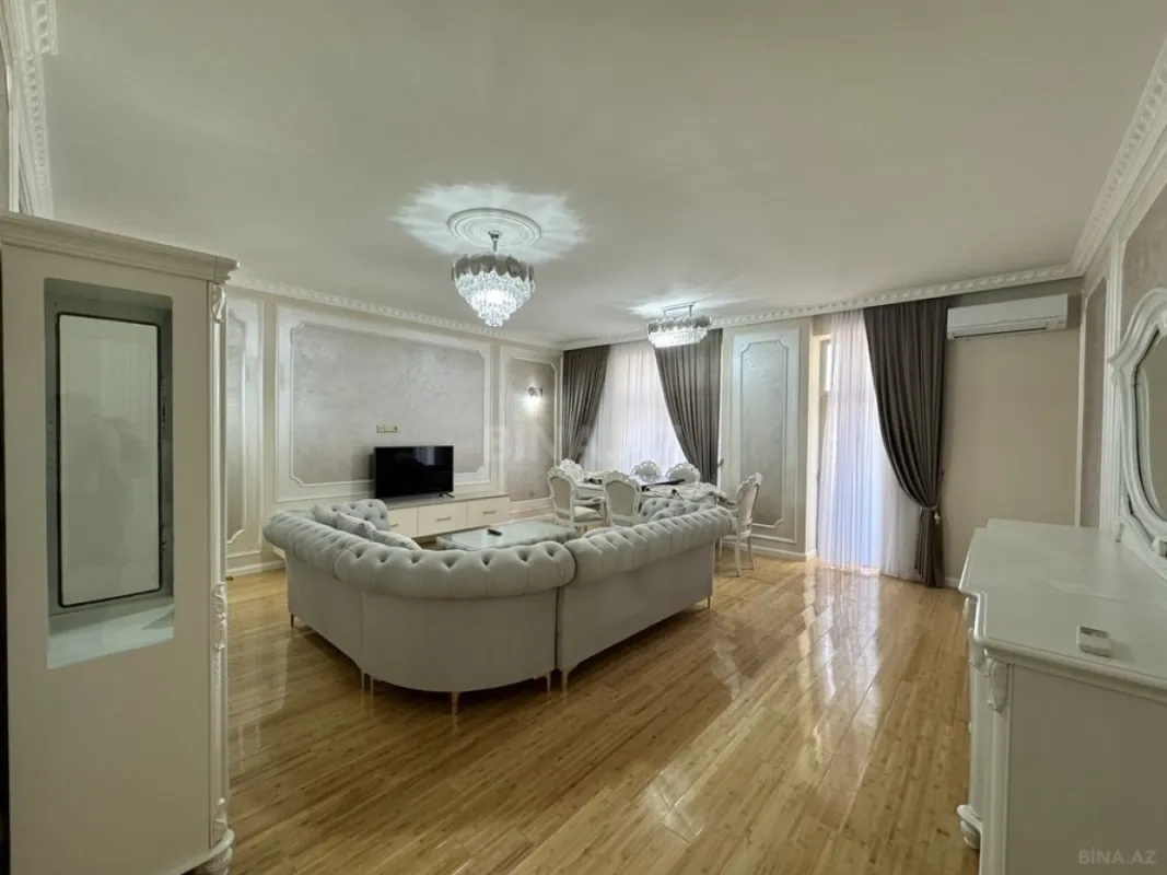 Satılır 4 otaqlı mənzil 215 m²