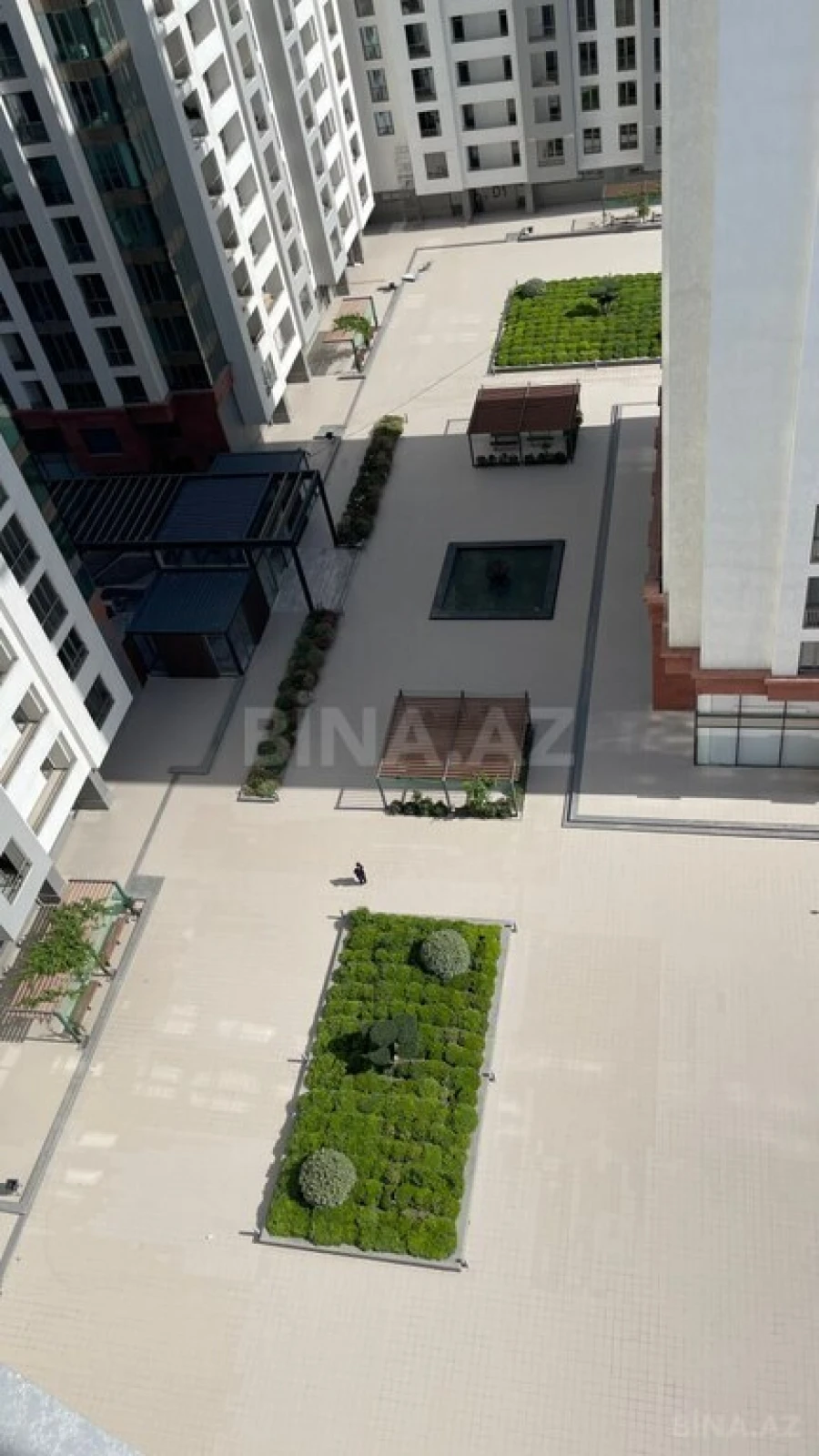 Satılır 5 otaqlı mənzil 280 m²