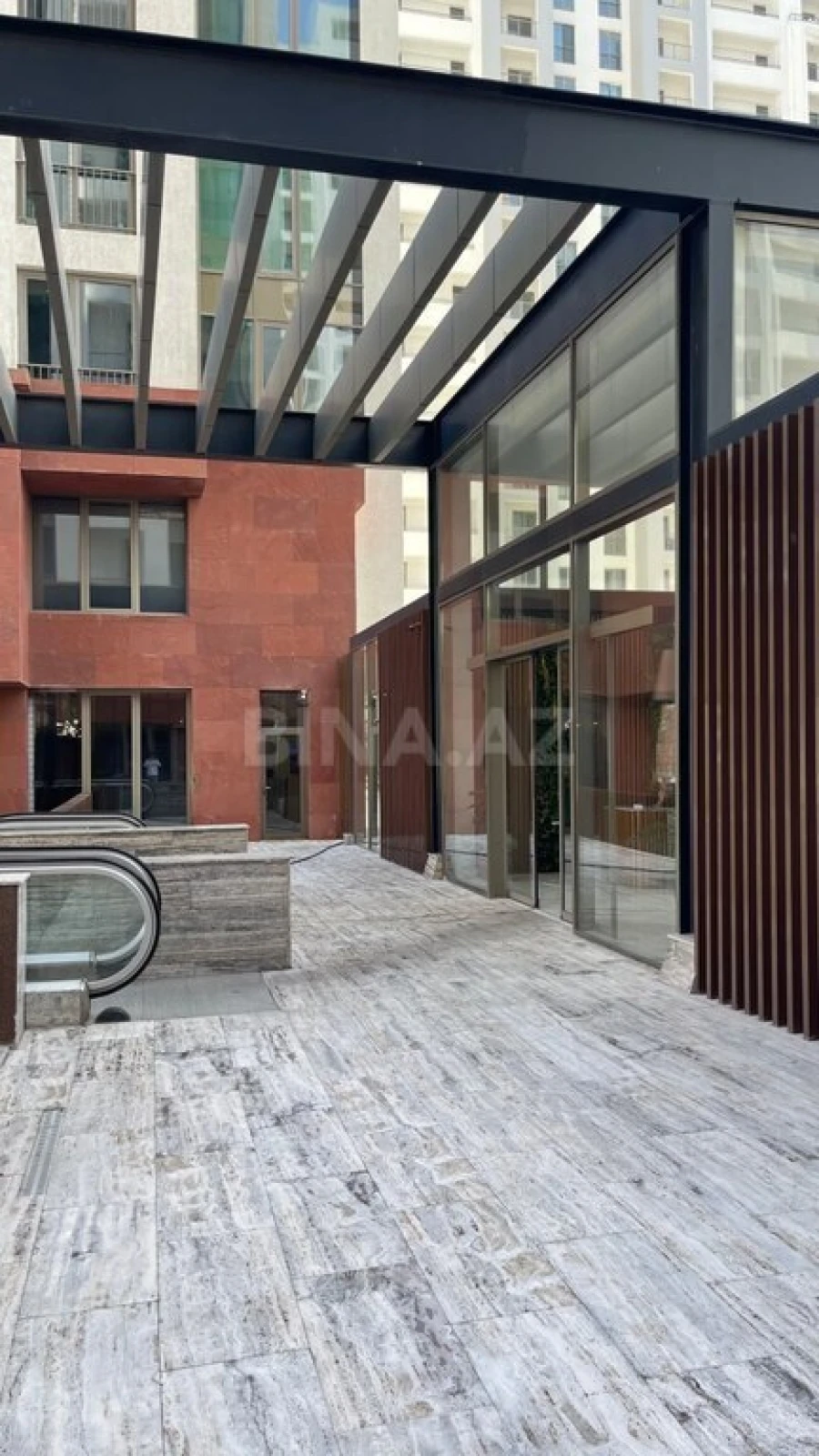 Satılır 5 otaqlı mənzil 280 m²