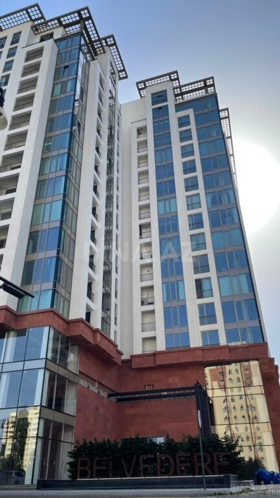 Satılır 5 otaqlı mənzil 280 m²
