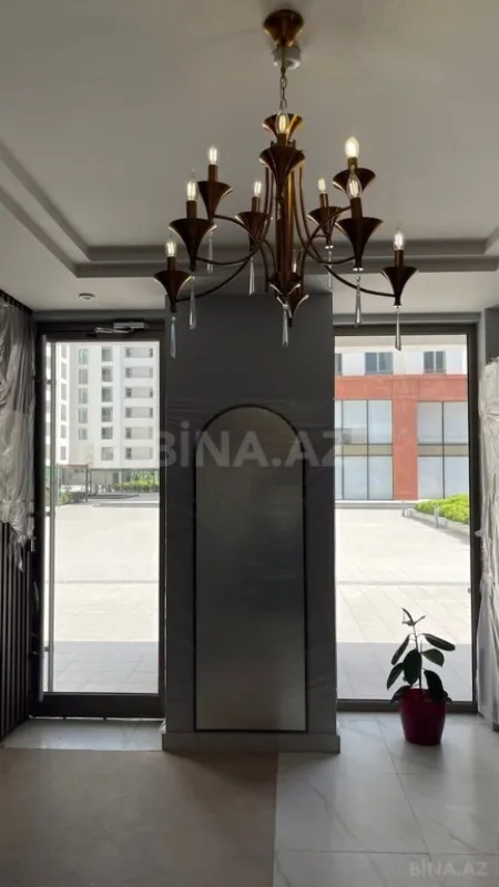 Satılır 5 otaqlı mənzil 280 m²