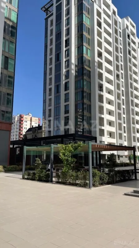 Satılır 5 otaqlı mənzil 280 m²