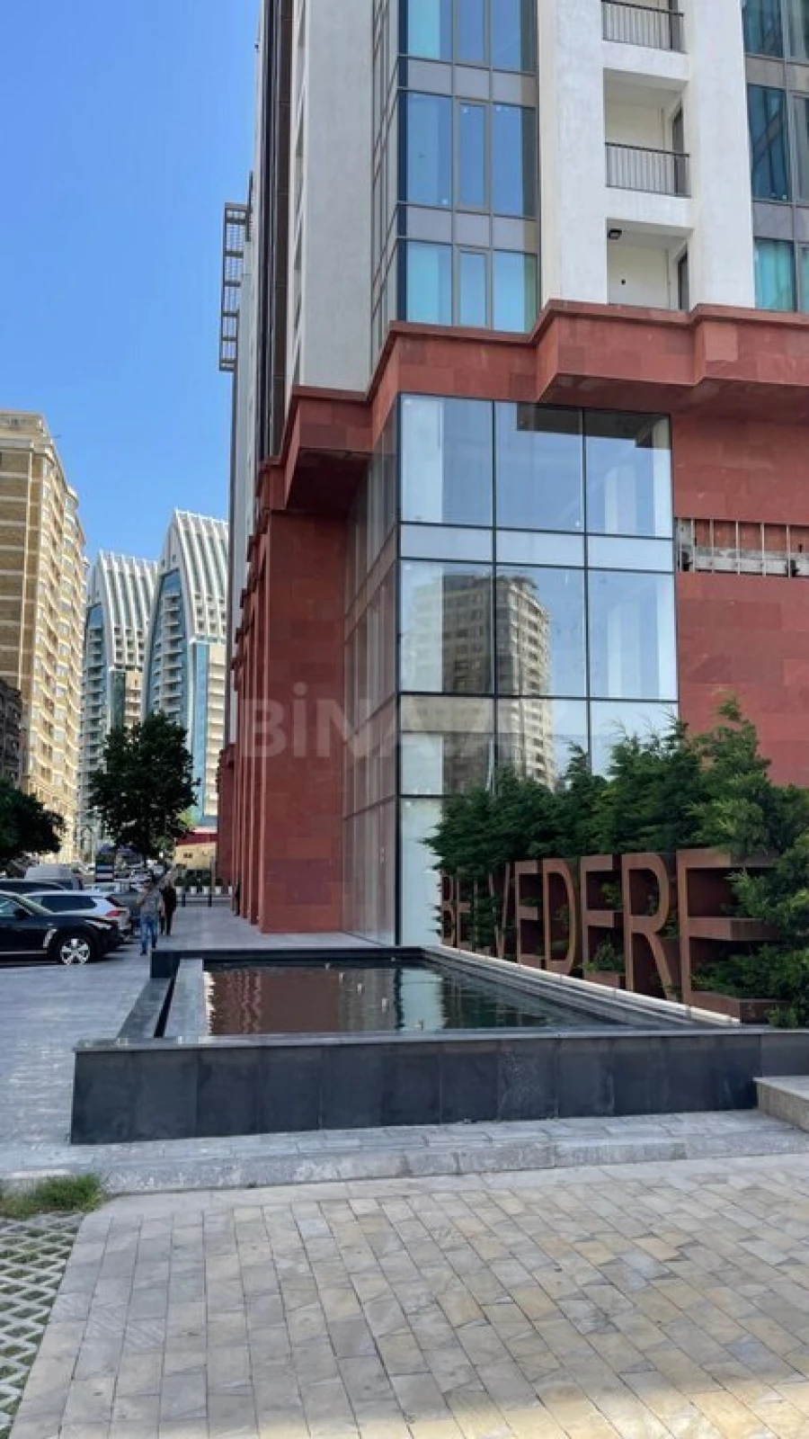 Satılır 5 otaqlı mənzil 280 m²