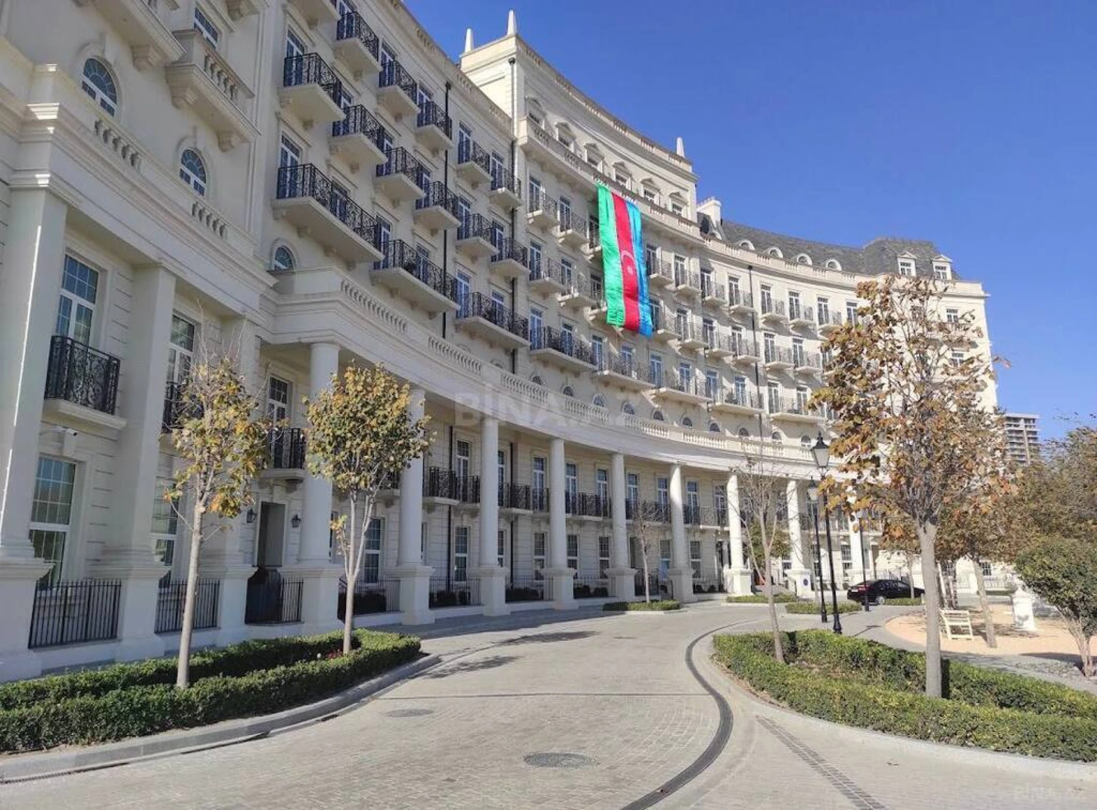 Satılır 3 otaqlı mənzil 145 m²