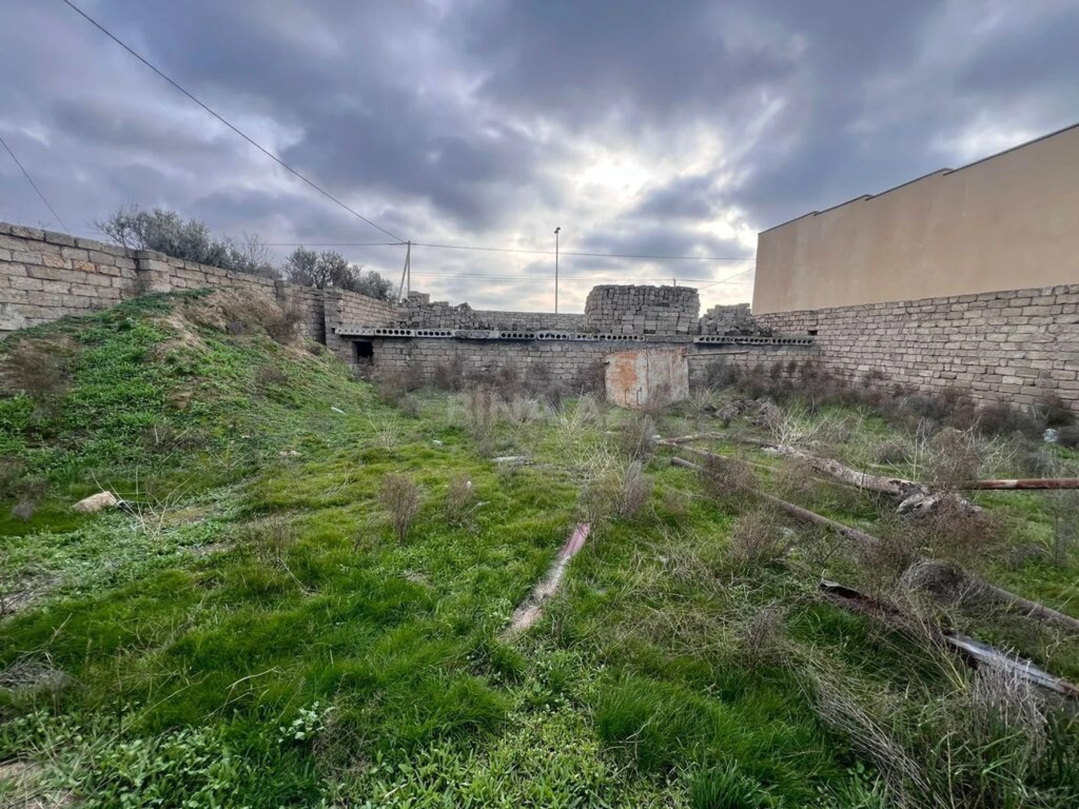 Satılır obyekt 100 m²